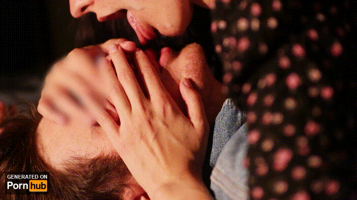 Поцелуй со спермой | Фемдом порно видео