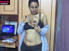 indian exposes tits gif