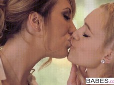 #gorgeous milf #hot lesbian kissing gif