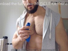 Muscle & The Smiley Faced Balloon; 0016 gif