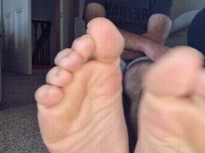 Big male feet sole toes flex scrunch gif