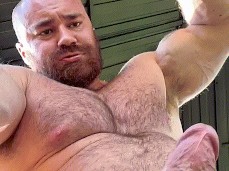 muscle giant Wes Norton / OnlyfansBeefBeast shows throbbing cock 0004-1 2 gif