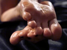 I love looking at her wrinkled soles of feet before fucking her hard gif