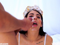 The Queen gets a facial gif