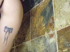 Peeing with beautiful tattooed thighs 8 gif