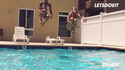 Порно прыжки в воду голыми с высоты (75 фото)