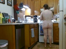 Hot ass Curvy milf in the Kitchen gif
