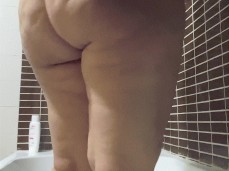 Hot ass Curvy milf in the shower. gif