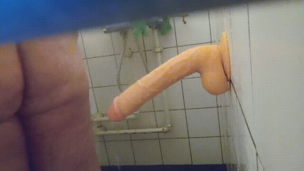 Bear takes 25 Cm extra thick dildo