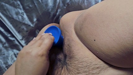 Gushing wet pussy play