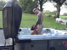 Jess and Mike facefuck in hot tub gif