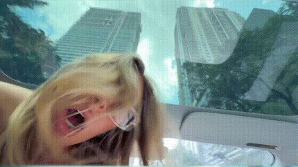 Cogida en el auto