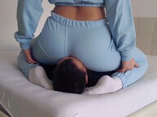 facesitting gif