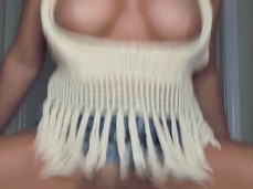 Americana cabalgando sobre dildo gif