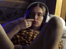 Safadinha se masturbando gif